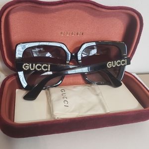 NEW NEVER WORN AUTHENTIC GUCCI RHINESTONES SUNGLASSES 250.00 OFFER
